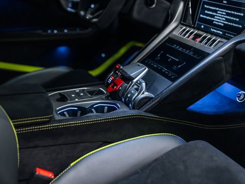 Used 2024 Lamborghini Urus Performante AWD/4WD image 21