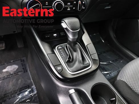 Used 2025 Kia Soul LX w/ LX Technology Package FWD image 13