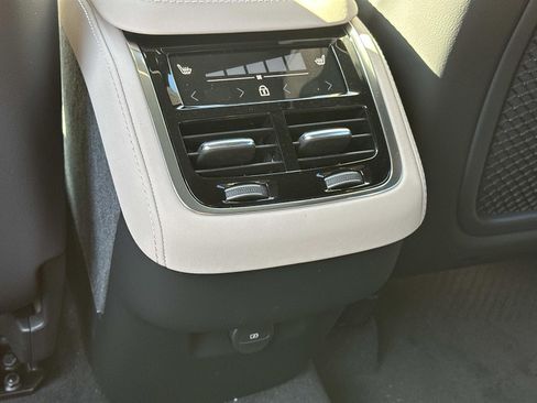 New 2026 Volvo XC90 B6 Plus w/ Protection Package Premier AWD/4WD image 10