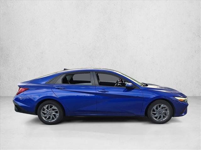 Used 2024 Hyundai Elantra SEL FWD image 4