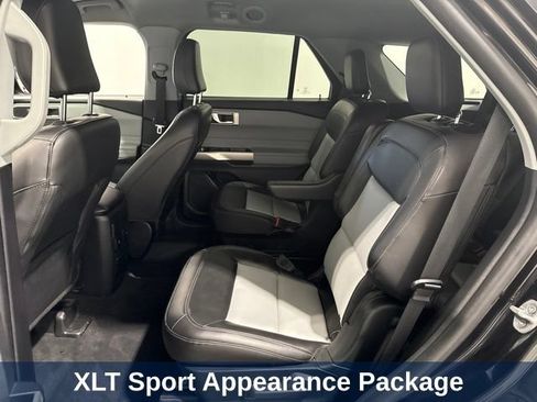Used 2022 Ford Explorer XLT w/ XLT Sport Appearance Package AWD/4WD image 10