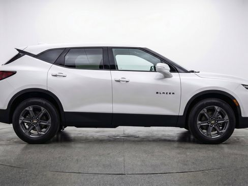 Used 2025 Chevrolet Blazer LT image 11