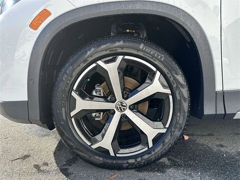 New 2025 Volkswagen Tiguan SE image 11