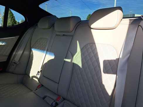 Used 2022 Genesis G70 3.3T image 14