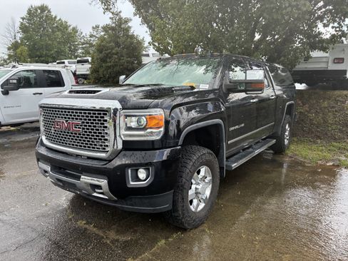 Used 2017 GMC Sierra 3500 Denali w/ Duramax Plus Package AWD/4WD image 3