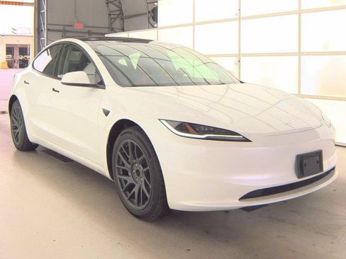 Used 2025 Tesla Model 3 Long Range RWD image 3