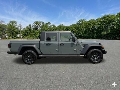 Used 2024 Jeep Gladiator Sport AWD/4WD image 10
