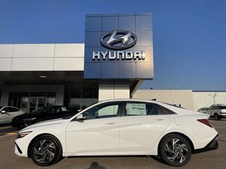 New 2025 Hyundai Elantra SEL image 1