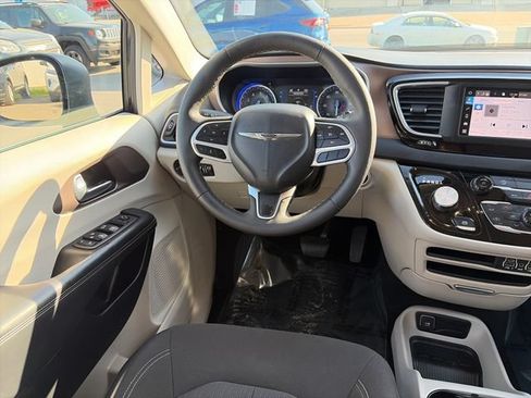 Used 2023 Chrysler Voyager LX FWD image 30