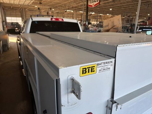 Used 2018 RAM 2500 Tradesman w/ Chrome Appearance Group image 3