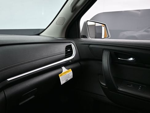 Used 2017 Chevrolet Traverse LT image 23