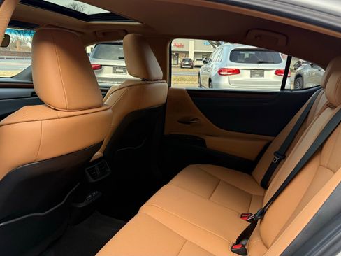 Used 2024 Lexus ES 350 w/ Premium Package image 31