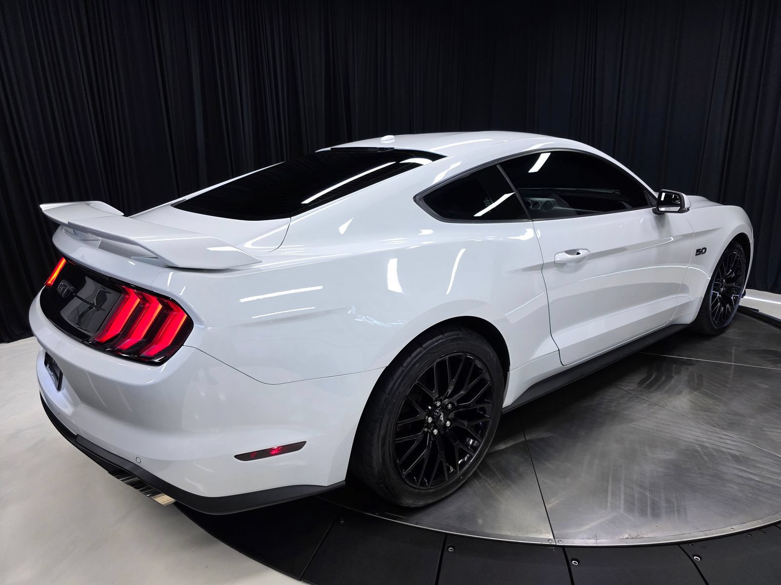 Used 2018 Ford Mustang GT Premium w/ GT Performance Package RWD image 42