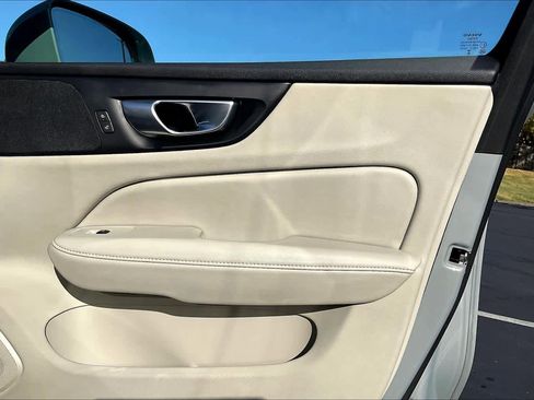 Used 2024 Volvo V60 B5 Cross Country Plus image 27