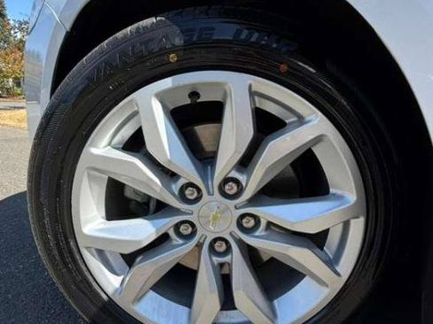 Used 2018 Chevrolet Impala LT FWD image 4