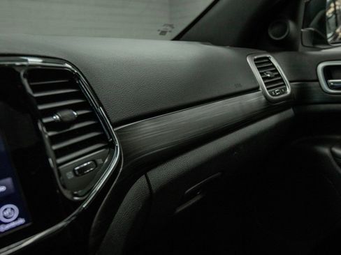 Used 2019 Jeep Grand Cherokee Altitude image 18