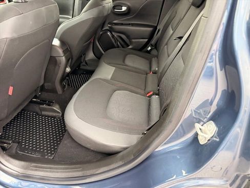 Used 2021 Jeep Renegade Trailhawk image 8