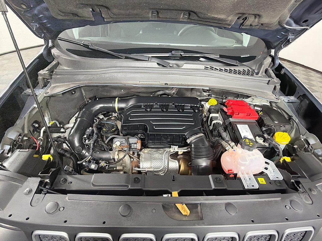 Used 2023 Jeep Renegade Latitude AWD/4WD image 29