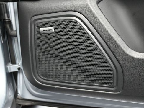 Certified 2025 Porsche Macan AWD/4WD image 30
