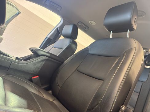 Used 2019 GMC Acadia SLT w/ LPO, Cargo Package AWD/4WD image 16