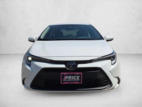 Used 2024 Toyota Corolla LE AWD/4WD image 2
