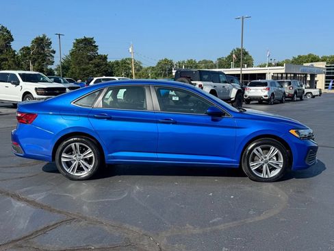 Used 2024 Volkswagen Jetta SE FWD image 22