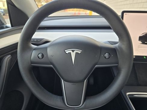 Used 2023 Tesla Model Y 2WD image 25
