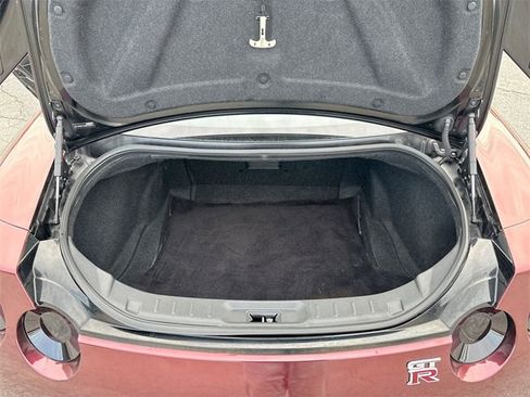 Used 2010 Nissan GT-R Premium image 20