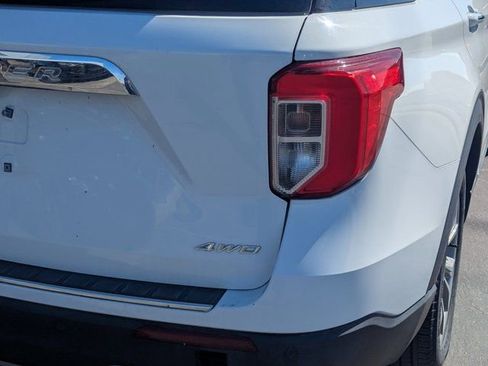 Used 2023 Ford Explorer Limited image 4
