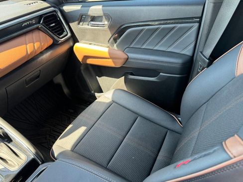 Used 2025 GMC Canyon AT4 image 11