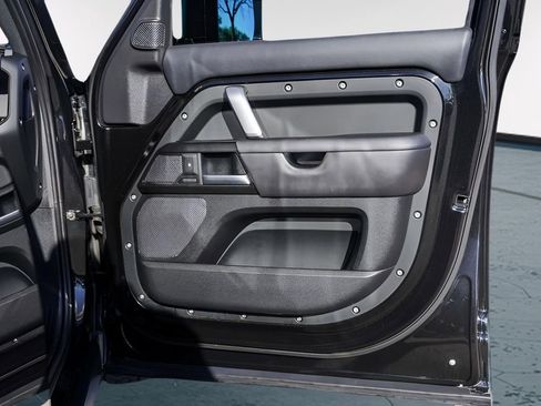 Used 2023 Land Rover Defender 110 V8 image 31