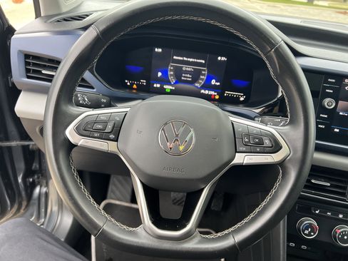 Certified 2022 Volkswagen Taos SE w/ Panoramic Sunroof Package image 17