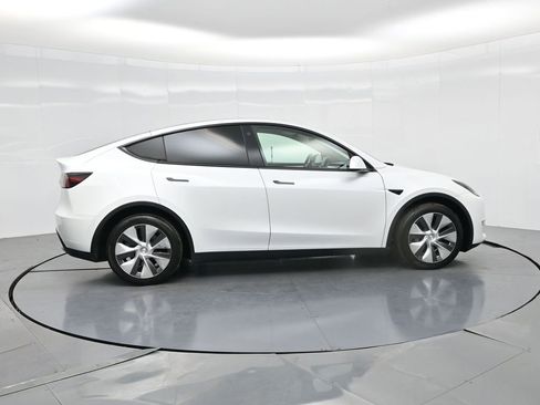 Used 2023 Tesla Model Y Long Range image 17