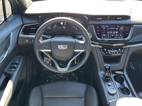 Used 2025 Cadillac XT6 Sport w/ Technology Package image 11