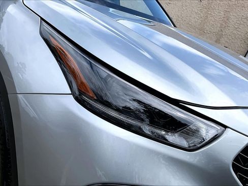 Certified 2024 Toyota Highlander XSE image 28