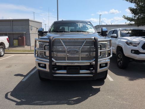 Used 2017 Ford F250 Lariat w/ Lariat Ultimate Package AWD/4WD image 3