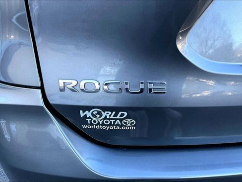 Used 2017 Nissan Rogue S image 28