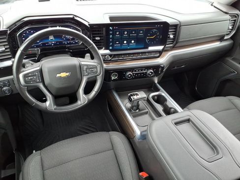 Used 2022 Chevrolet Silverado 1500 LT AWD/4WD image 10