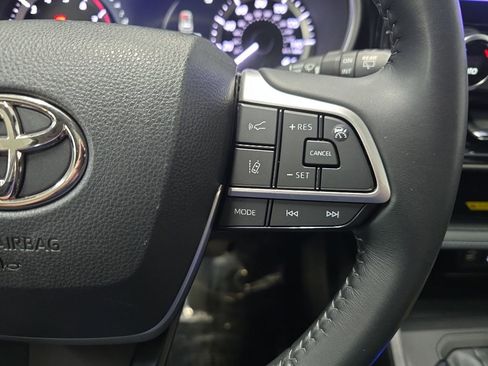 Used 2023 Toyota Highlander XLE AWD/4WD image 21