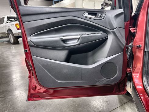 Used 2019 Ford Escape SE FWD image 16