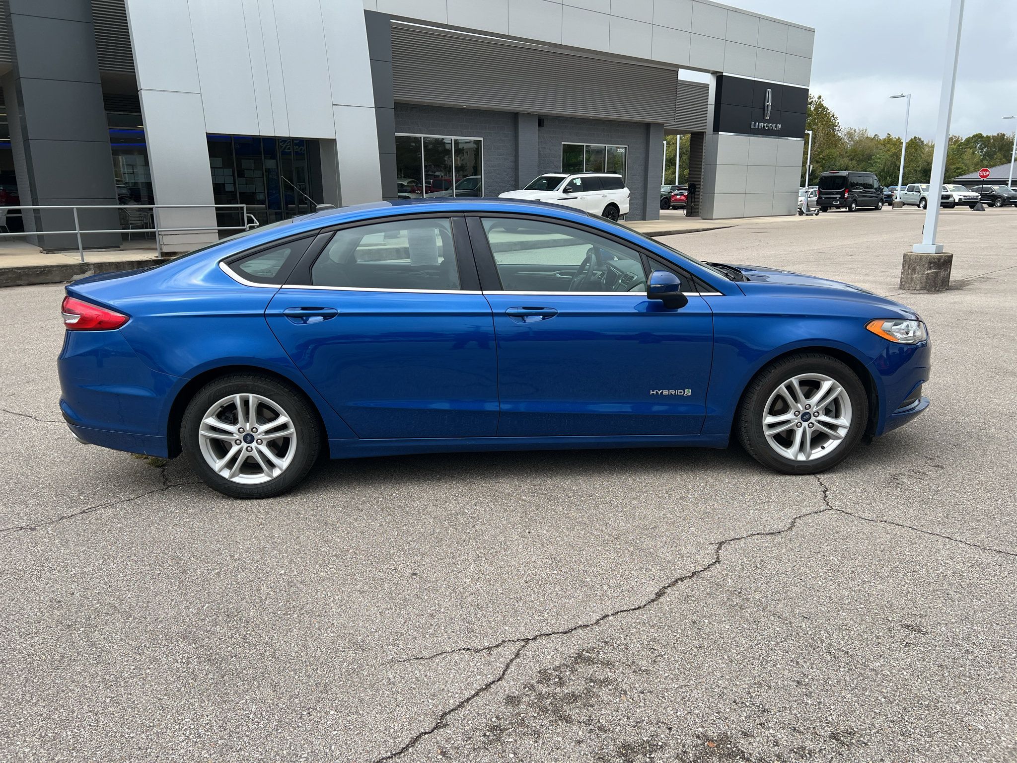 Used 2018 Ford Fusion SE FWD image 8