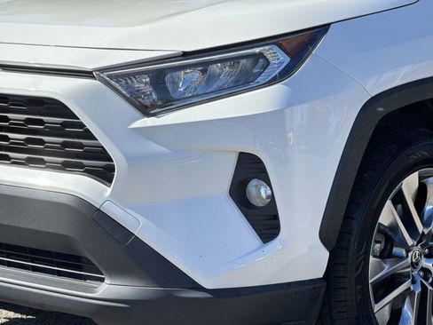 Used 2020 Toyota RAV4 XLE Premium image 6