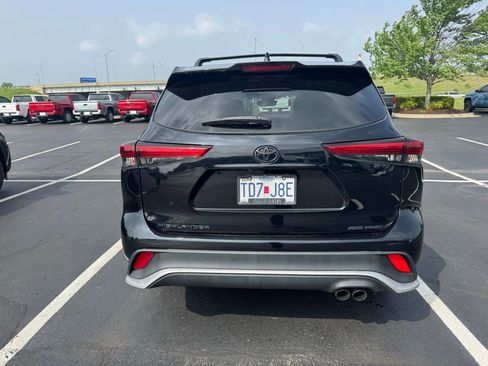 Used 2021 Toyota Highlander XSE AWD/4WD image 6
