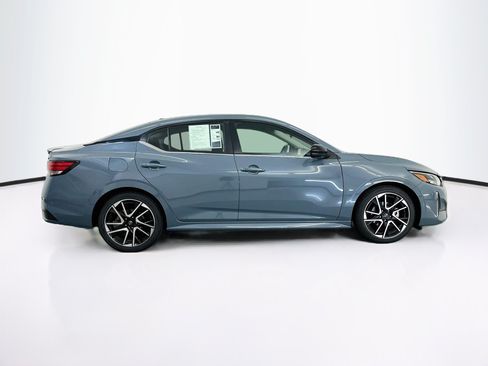Used 2025 Nissan Sentra SR FWD image 10