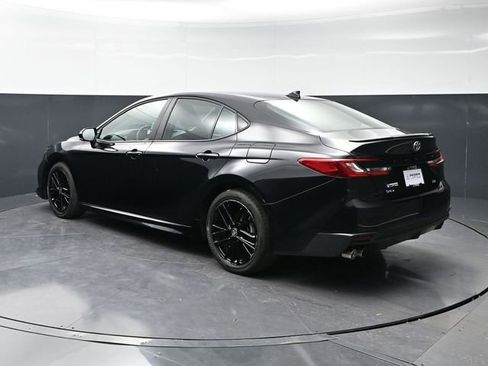 Used 2025 Toyota Camry SE image 7