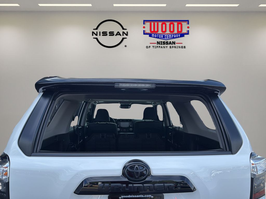 Used 2020 Toyota 4Runner Venture w/ Moonroof Package AWD/4WD image 18
