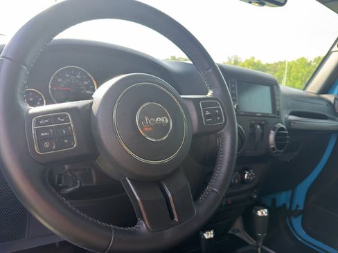 Used 2018 Jeep Wrangler Sport AWD/4WD image 12