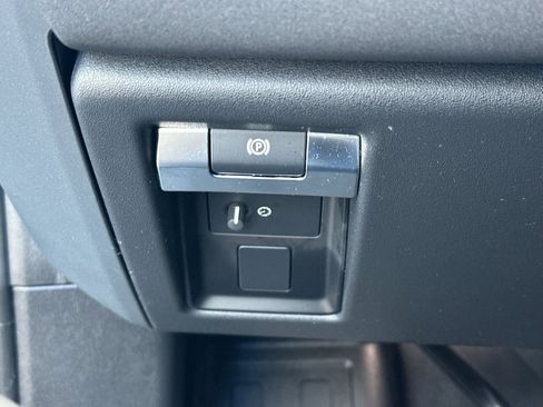 Used 2023 Land Rover Defender 110 X-Dynamic SE image 34