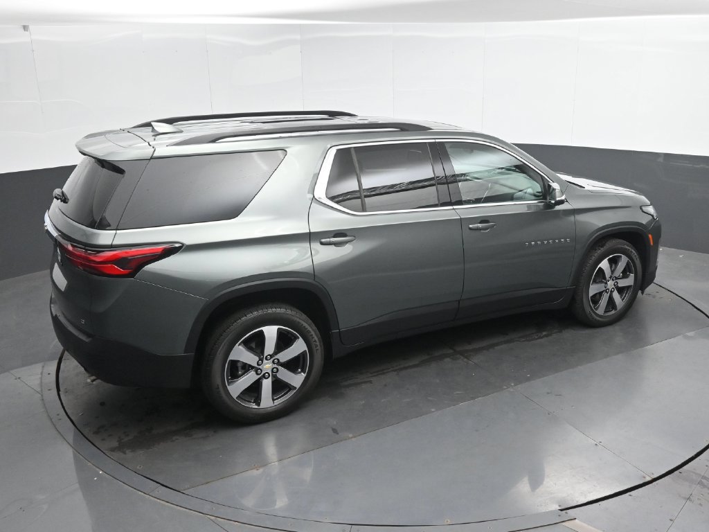 Used 2022 Chevrolet Traverse LT w/ LT Premium Package AWD/4WD image 32