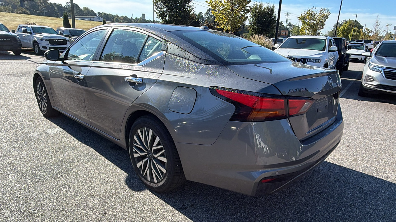 Used 2025 Nissan Altima 2.5 SV FWD image 10